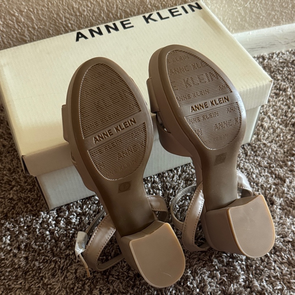 Anne Klein Women's nude Sandals - Picture 3 of 5